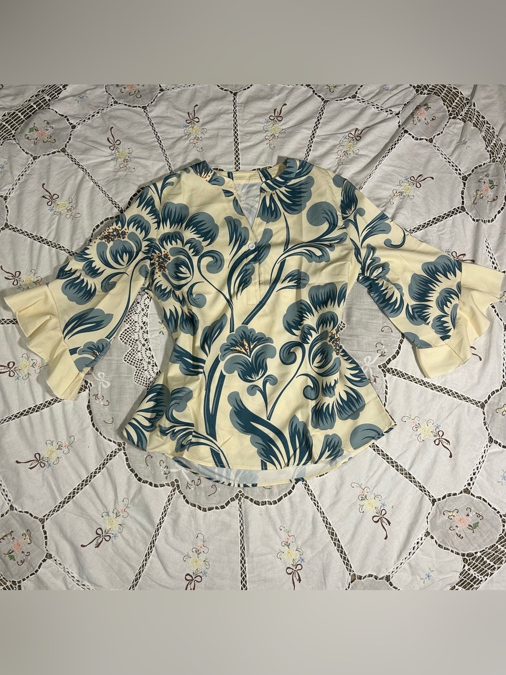 NWOT Floral blouse